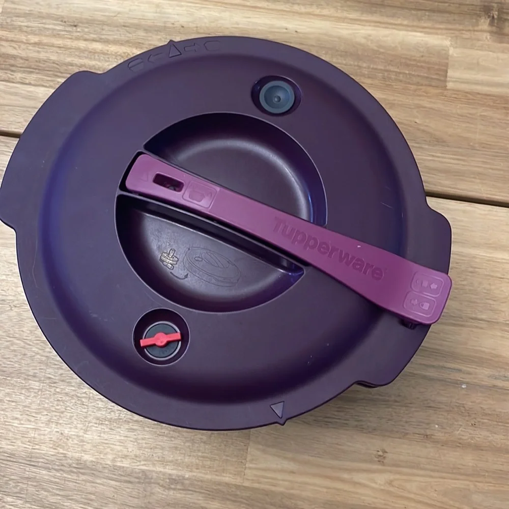 TUPPERWARE Pressure cooker